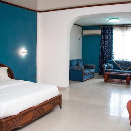 Hotel Le Majestic Дуала Экстерьер фото