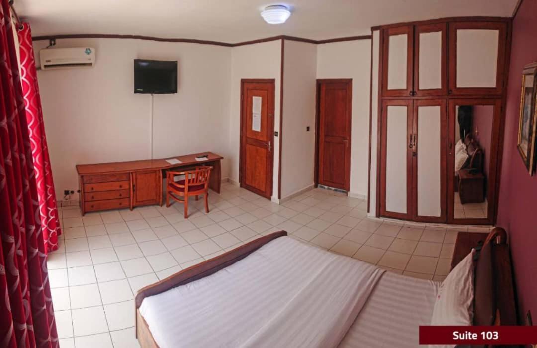 Hotel Le Majestic Дуала Экстерьер фото