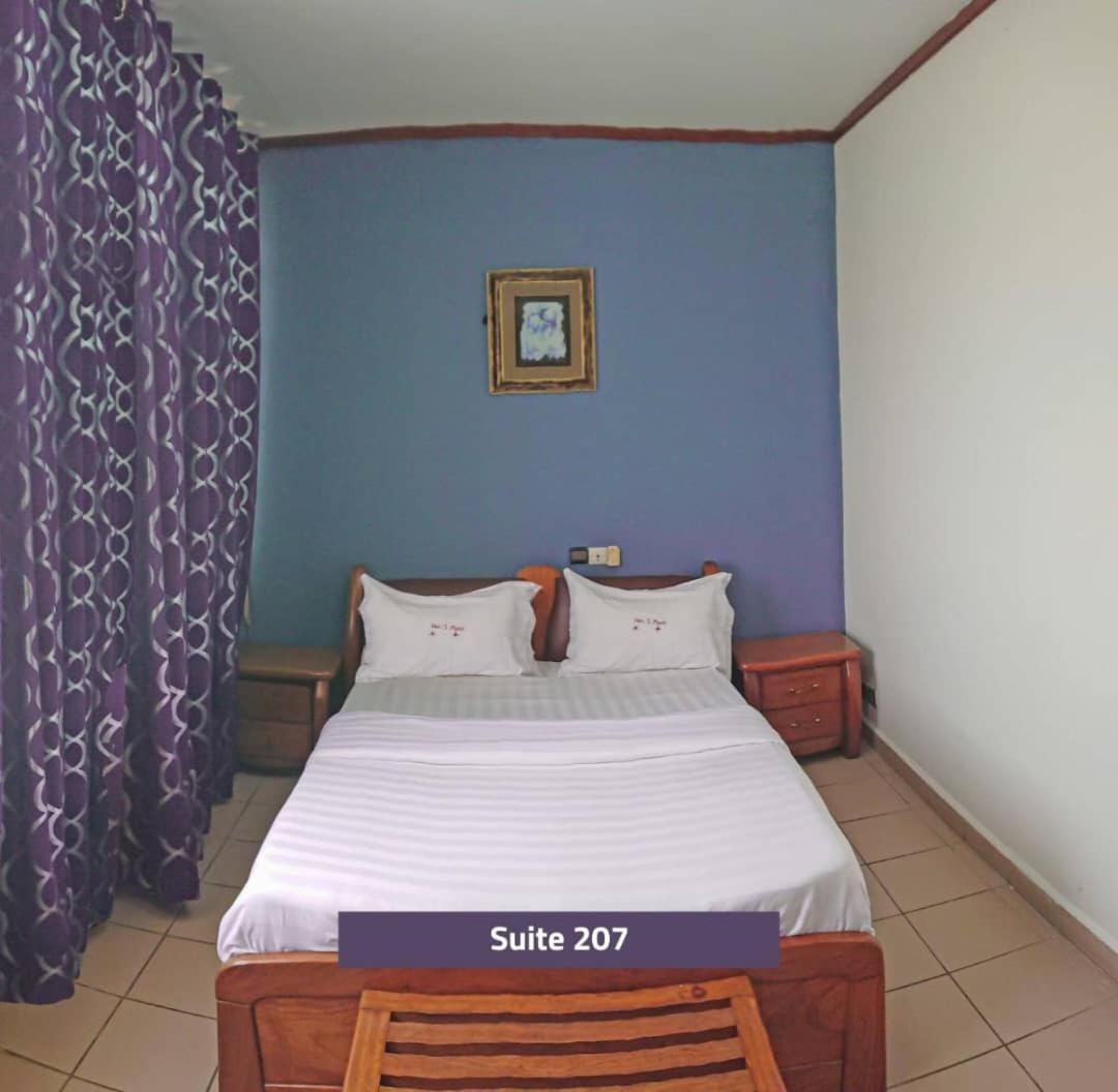Hotel Le Majestic Дуала Экстерьер фото